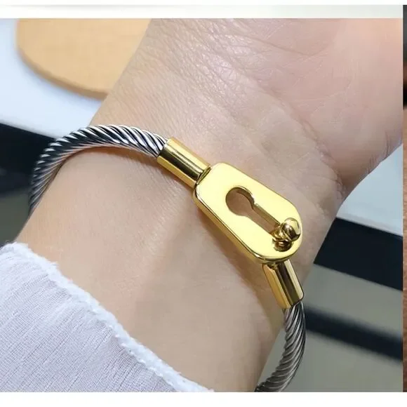 🗝️🖤•Industrial Chic Multi Tone Cable Bracelet Set – Gold Lock & Heart Charm - Picture 11 of 12